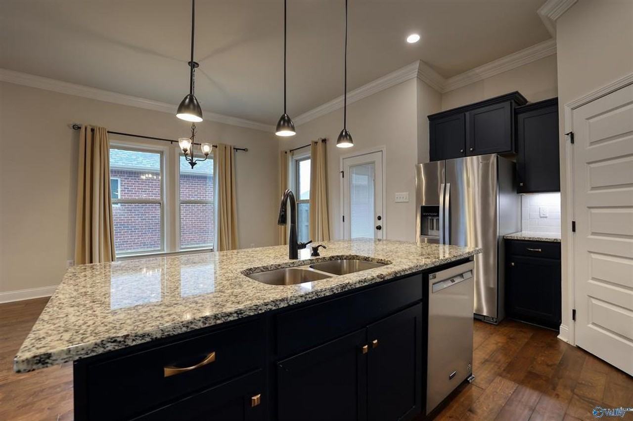12786 Juniors Dr - Photo 5 of 13