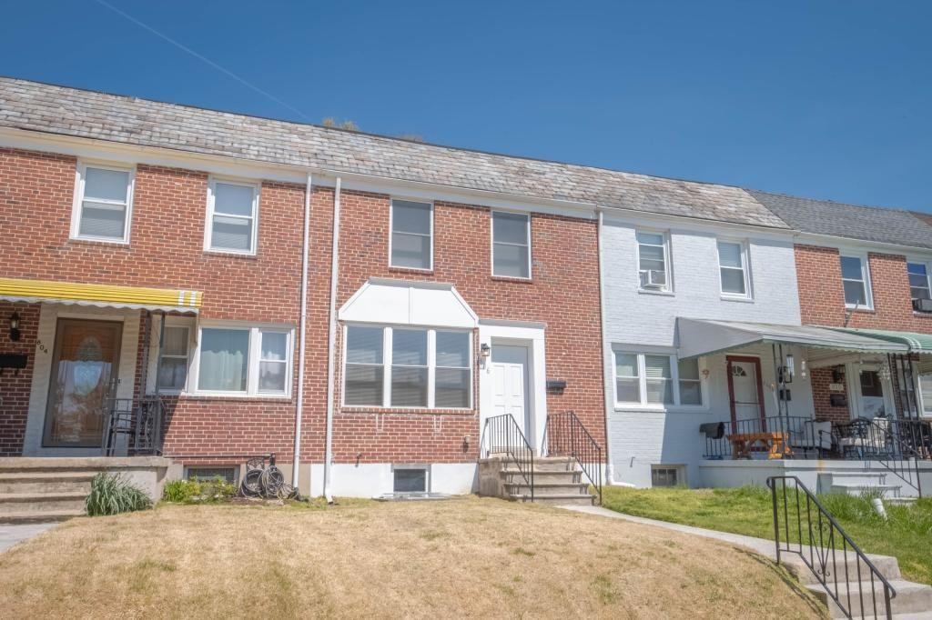 806 Benninghaus Rd - Photo 3 of 38