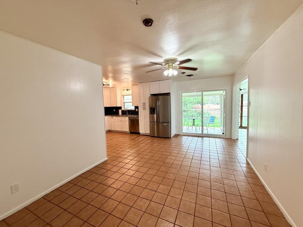 3807 Longridge Dr - Photo 3 of 20