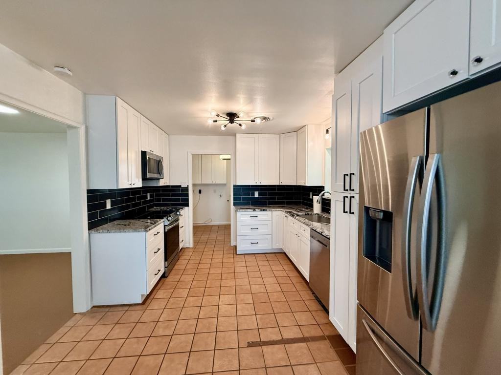 3807 Longridge Dr - Photo 5 of 20