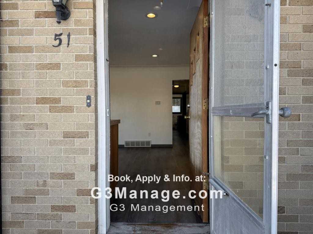 51 Henderson Rd - Photo 4 of 34