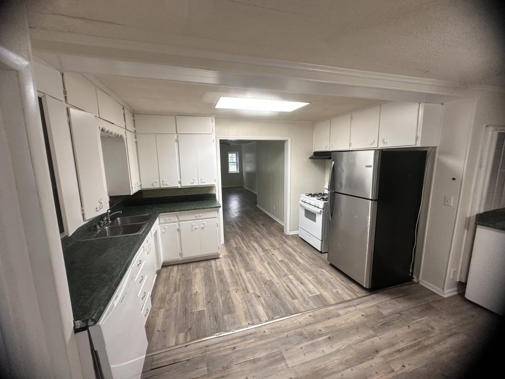 2237 B St Ne - Photo 2 of 17