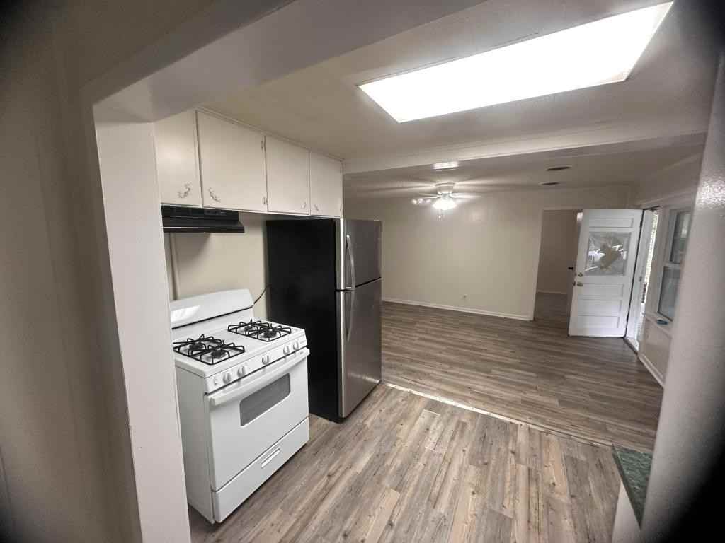 2237 B St Ne - Photo 4 of 17