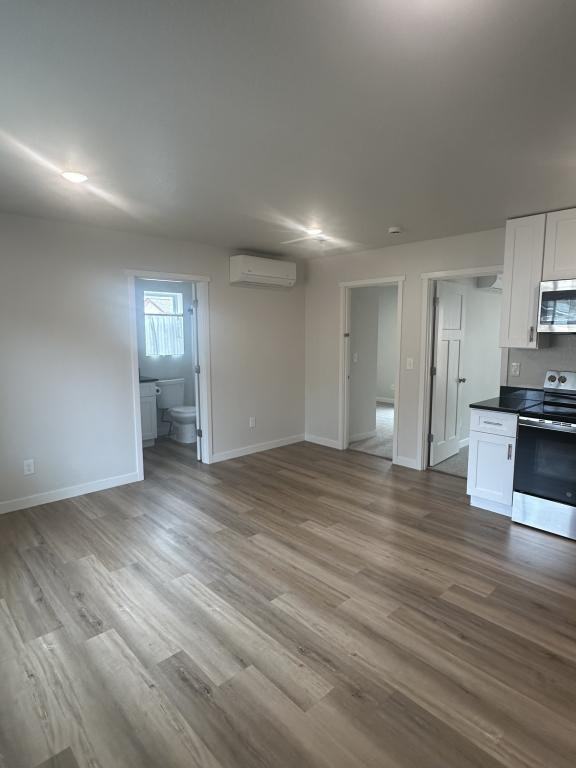 1338 E 7th St - Photo 5 of 11