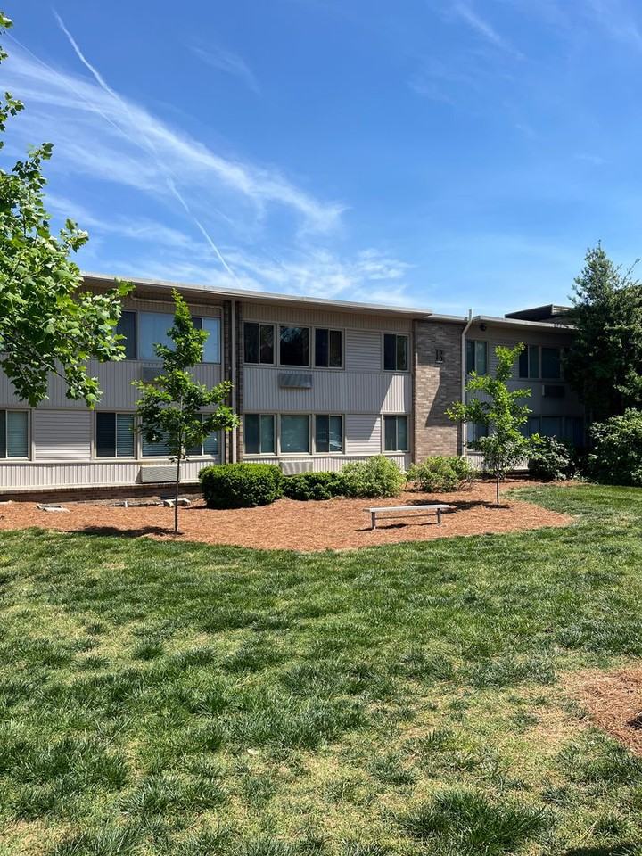 2020 Beech Ave Apt B14 - Photo 2 of 14