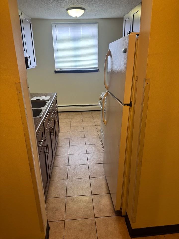 Park St Apartments - Photo 3 of 7