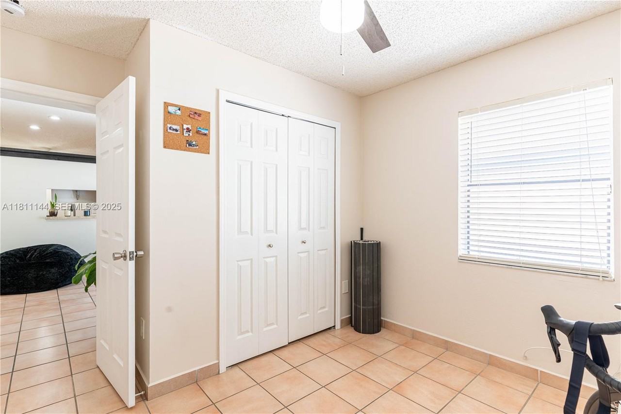 6931 Southwest 154th Court - Photo 7 of 32