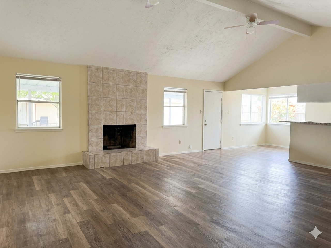 909 Noreda St - Photo 2 of 15