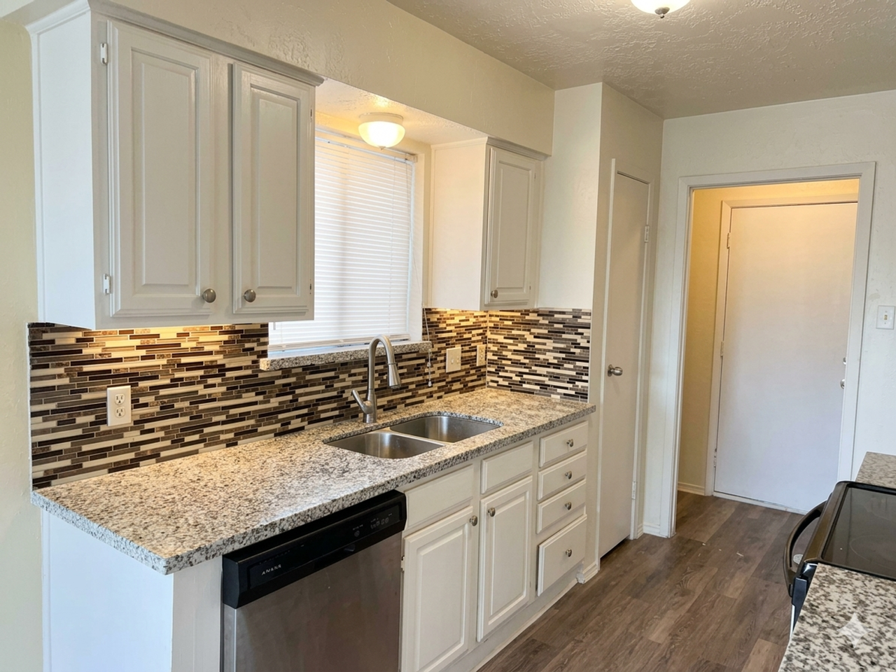 909 Noreda St - Photo 6 of 15