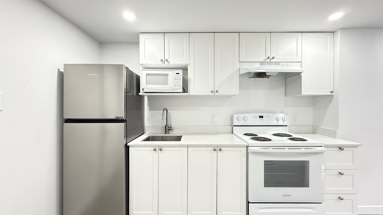 3785 Avenue Saint-Kevin - Photo 2 of 11