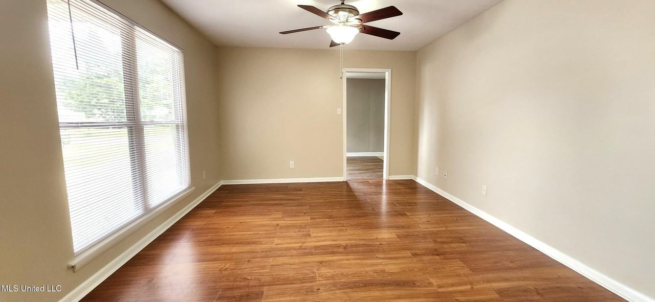 2506 Englewood Rd - Photo 3 of 19