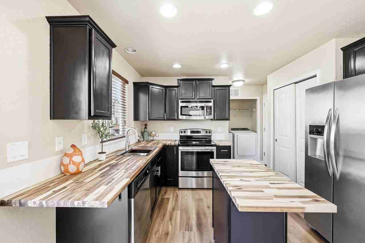 6168 Journey Dr - Photo 4 of 18