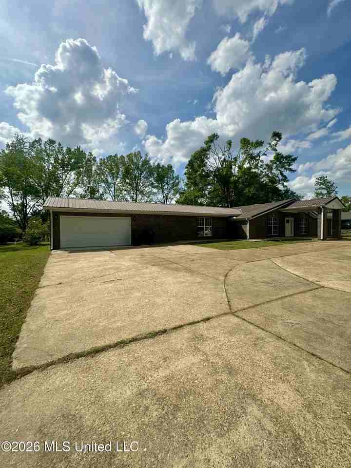 209 Elm Rd - Photo 2 of 18