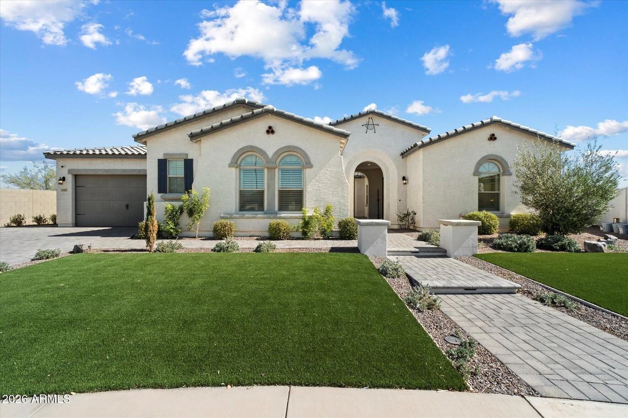 4689 N 183rd Ave - Photo 2 of 35