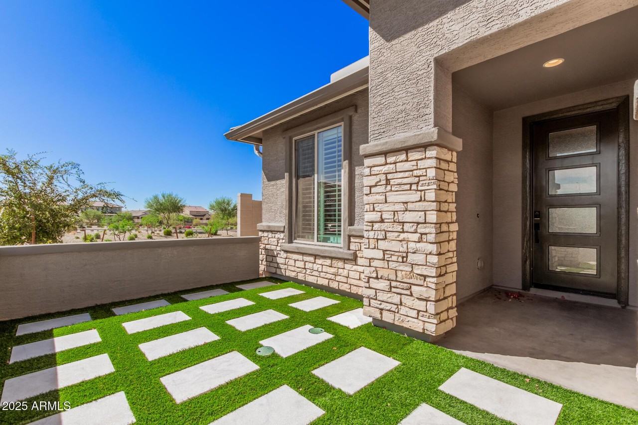 5654 N 88th Ln - Photo 3 of 50