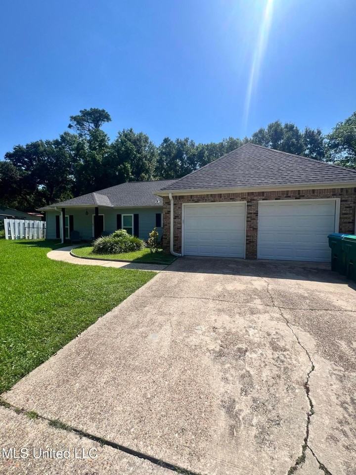 11258 Laura Ln - Photo 2 of 14