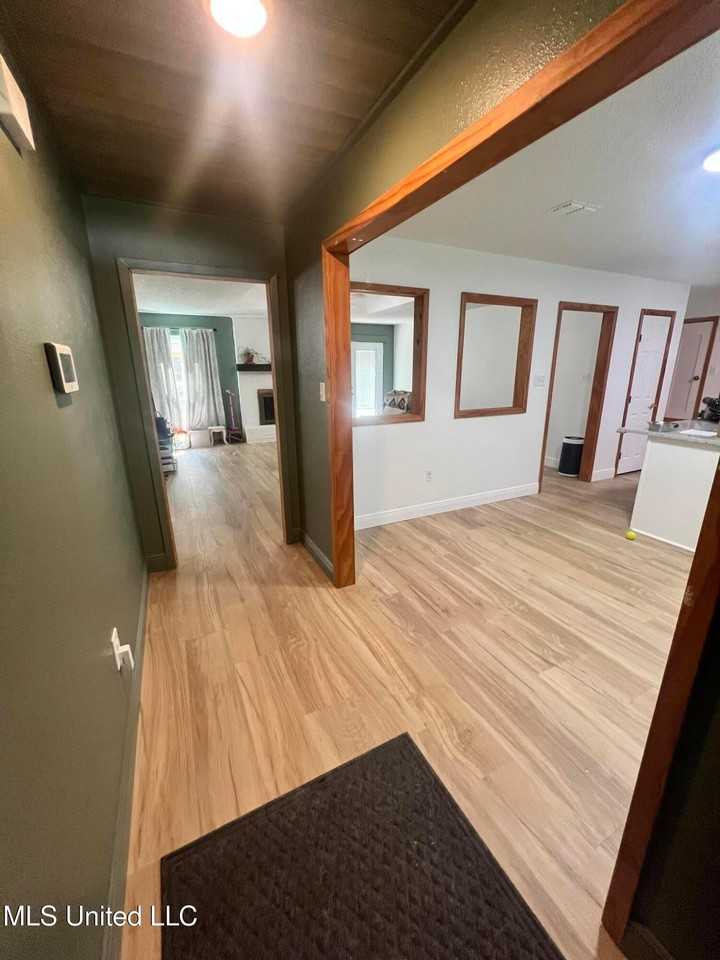 11258 Laura Ln - Photo 3 of 14
