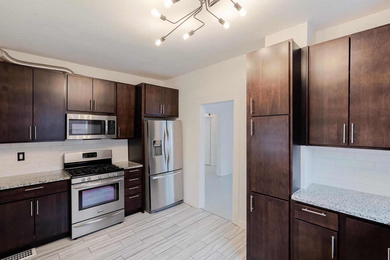 306 Brown St - Photo 3 of 19