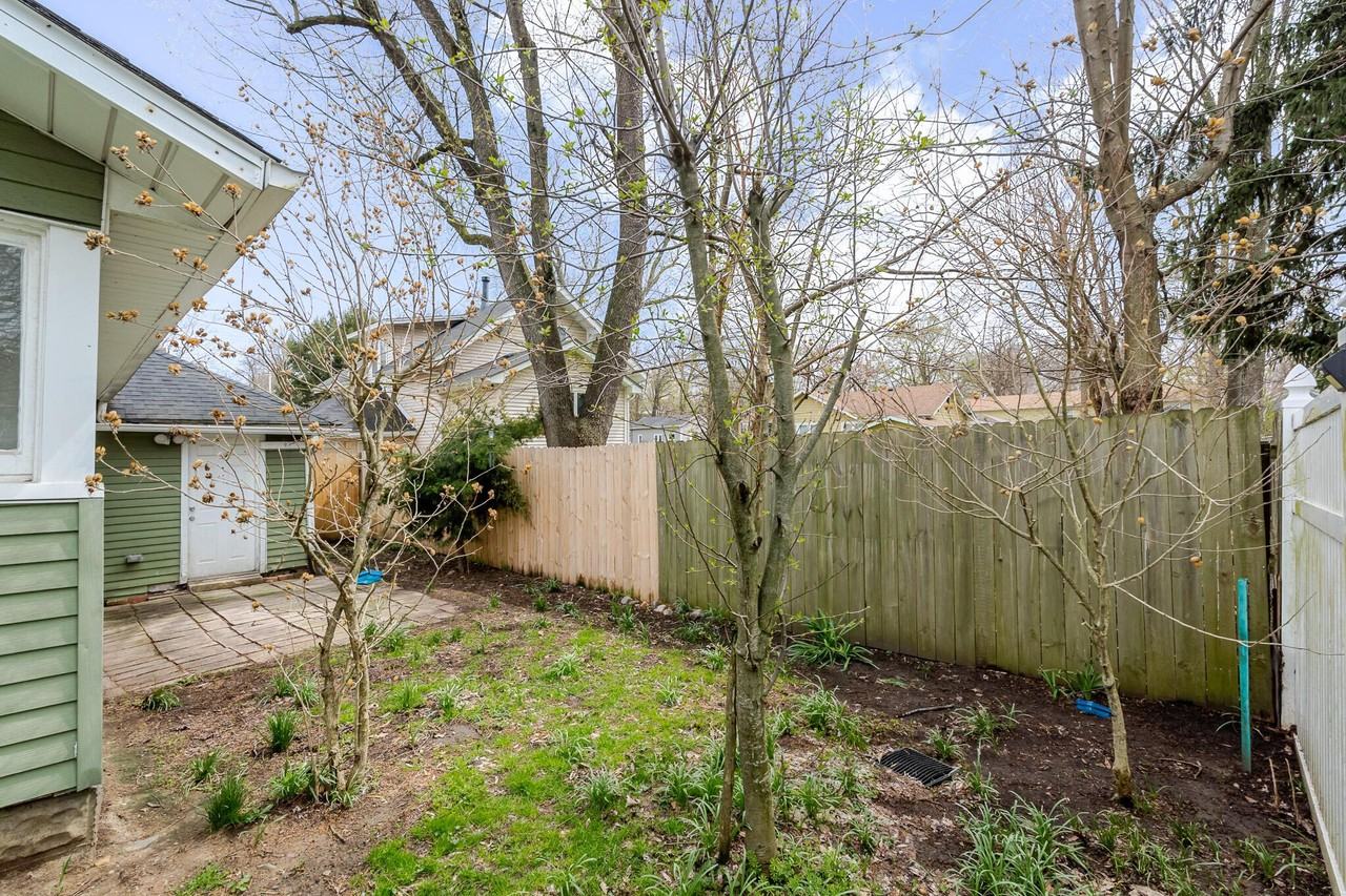 306 Brown St - Photo 5 of 19