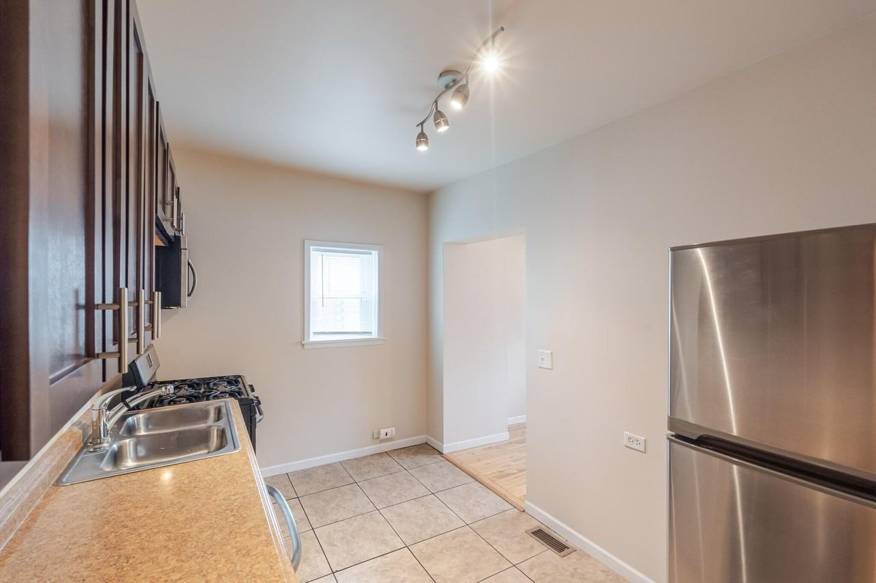 555 S Locust St #2 - Photo 4 of 8