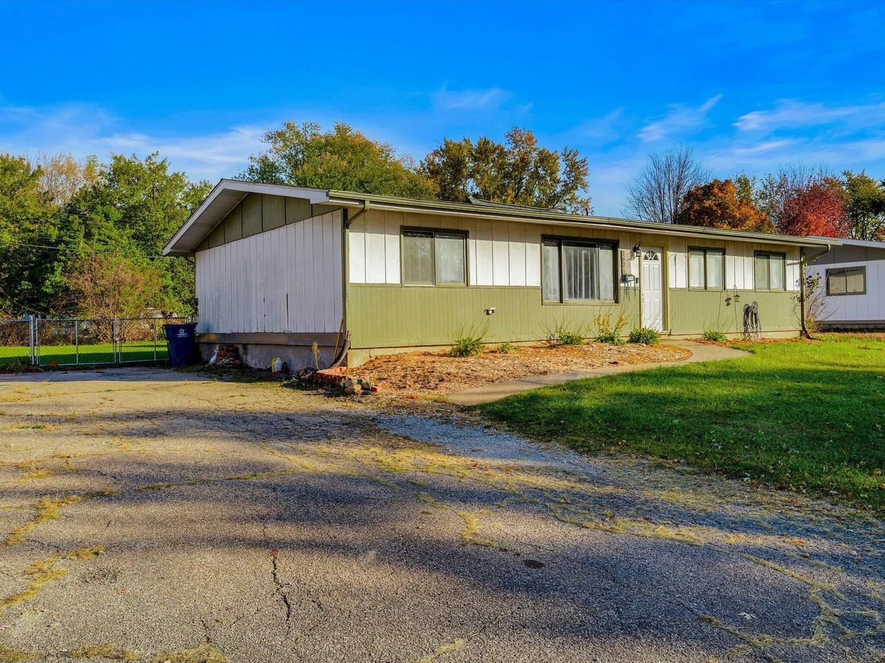767 Heritage Rd - Photo 3 of 19