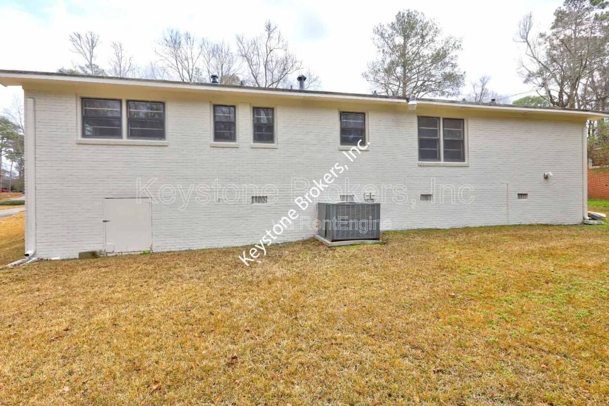 4355 Pharr Ave - Photo 2 of 9