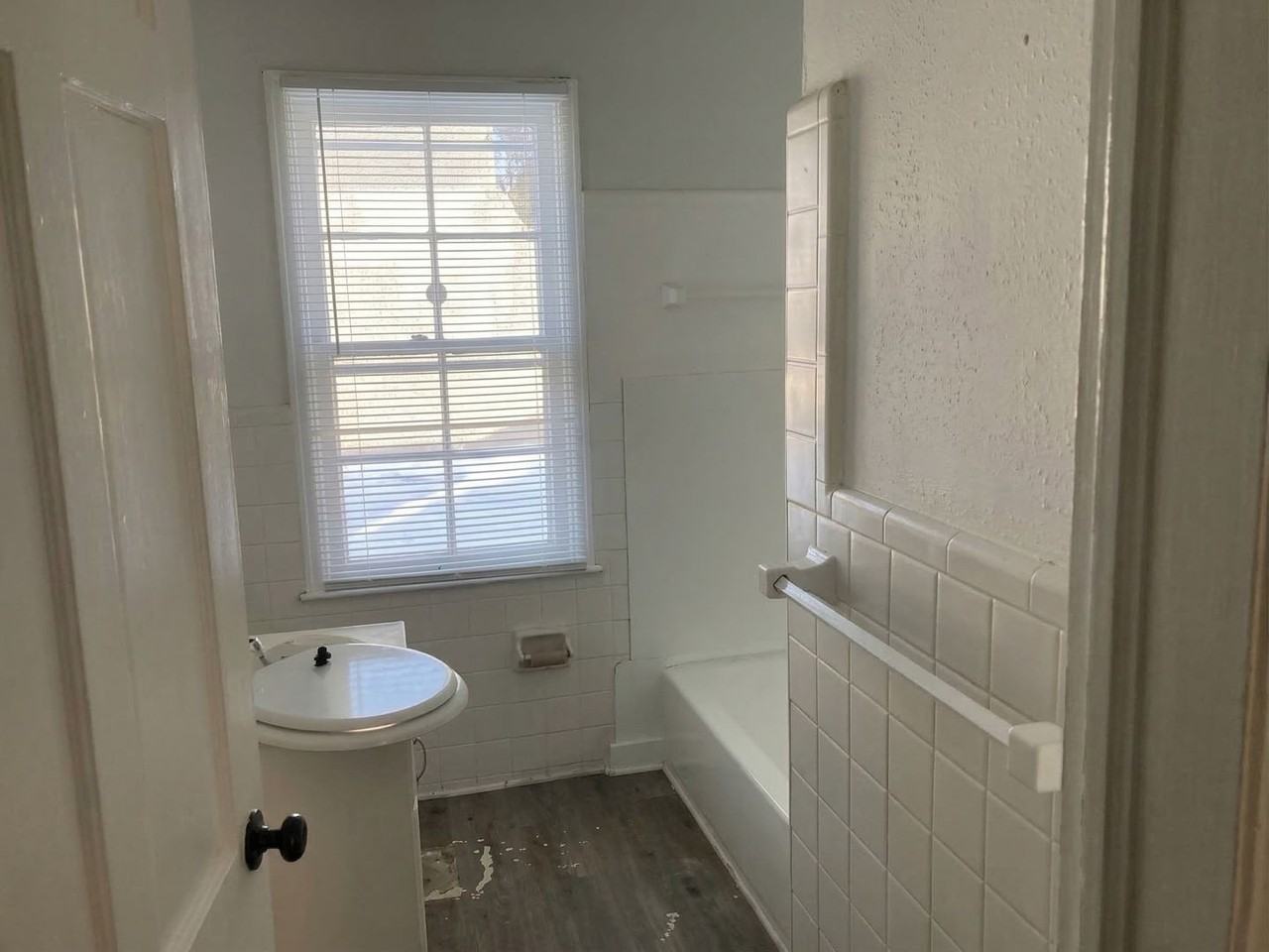 17540 Pinehurst St - Photo 4 of 7
