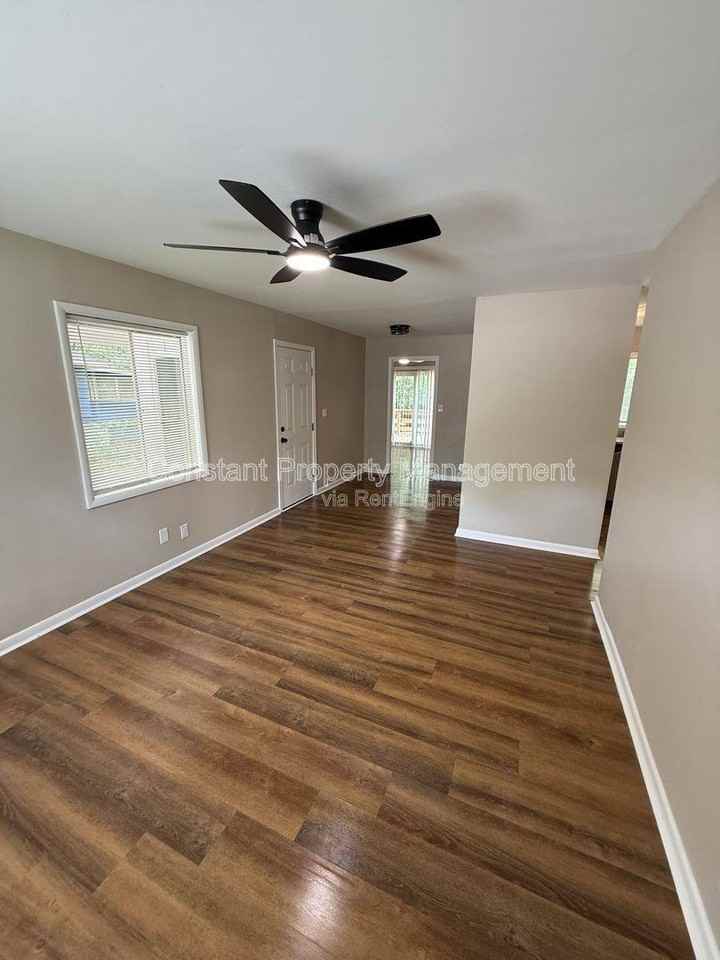 3469 Kingsbury Dr - Photo 2 of 10