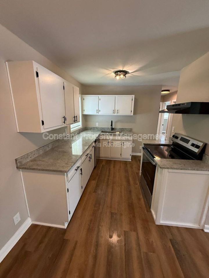 3469 Kingsbury Dr - Photo 3 of 10