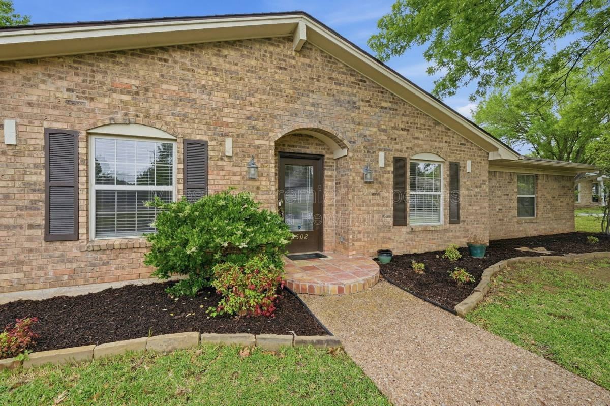 2502 Turtle Creek Dr - Photo 2 of 10