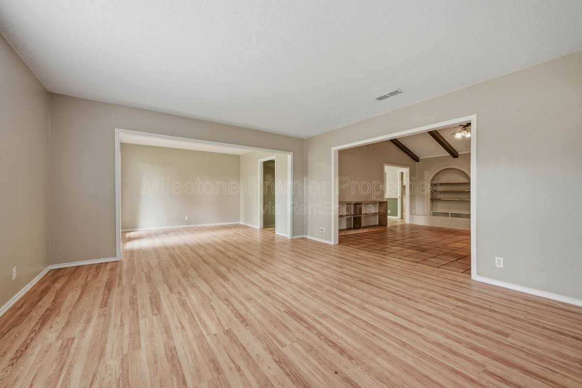 2502 Turtle Creek Dr - Photo 3 of 10