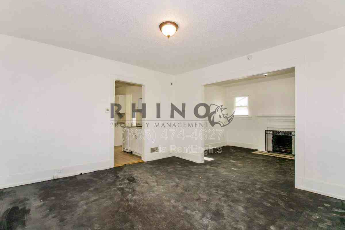 3224 Adams Ave - Photo 3 of 10