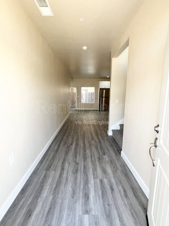 1353 Carlsbad Dr - Photo 2 of 10