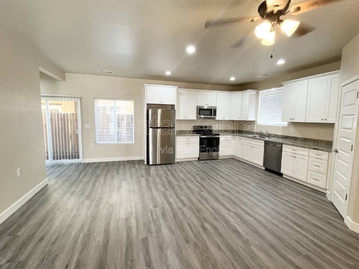 1353 Carlsbad Dr - Photo 3 of 10