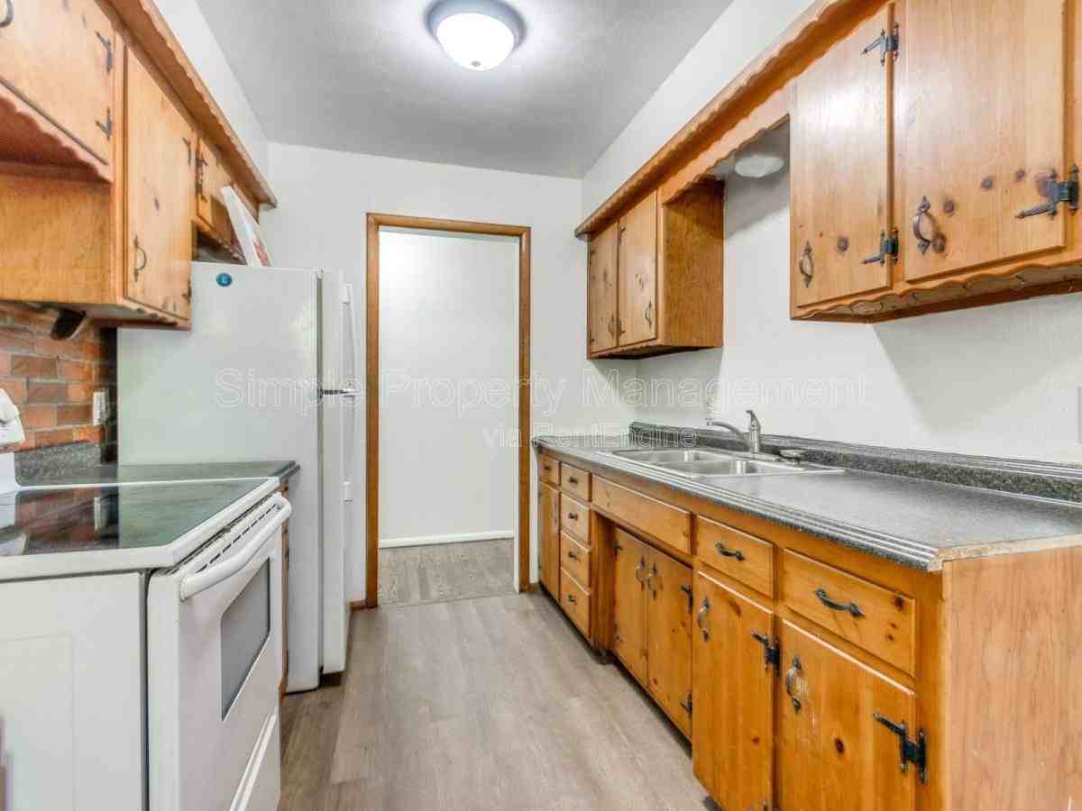 219 Boston St - Photo 3 of 10