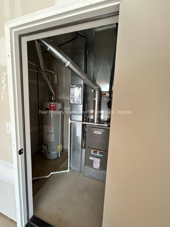 136 N Gowen St - Photo 2 of 10