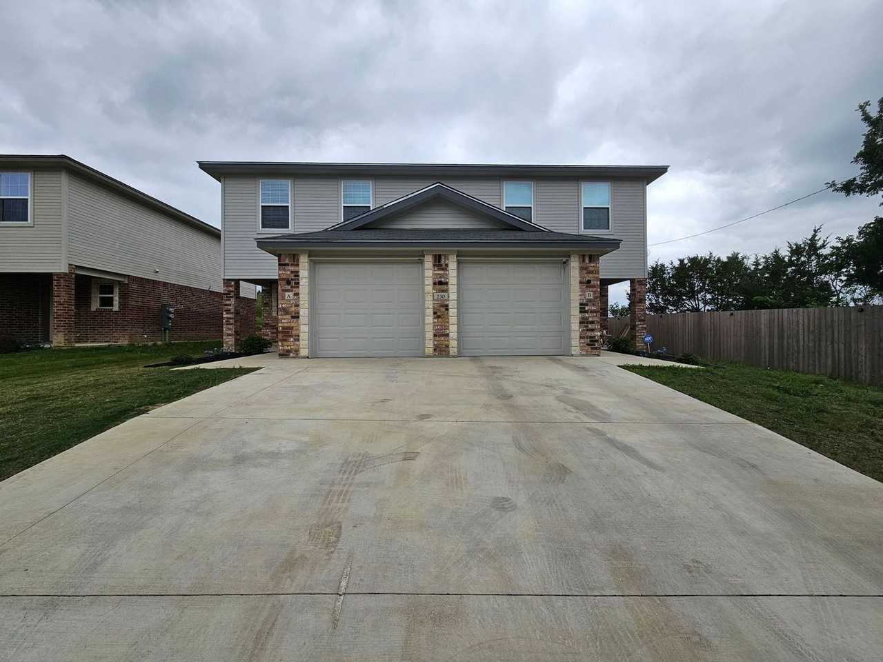 230 N Mary Jo Dr - Photo 2 of 27