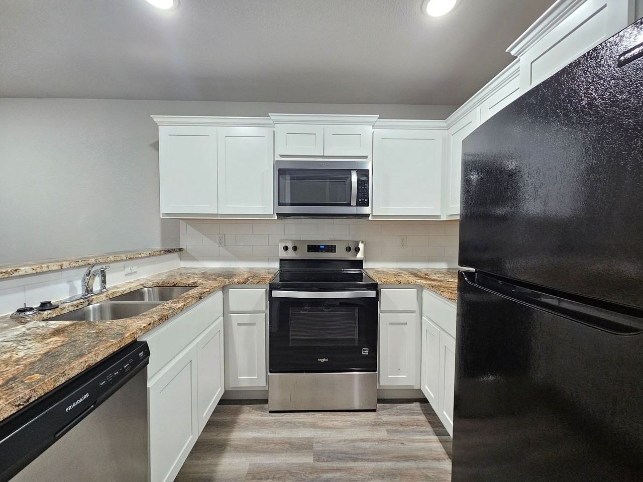 230 N Mary Jo Dr - Photo 3 of 27