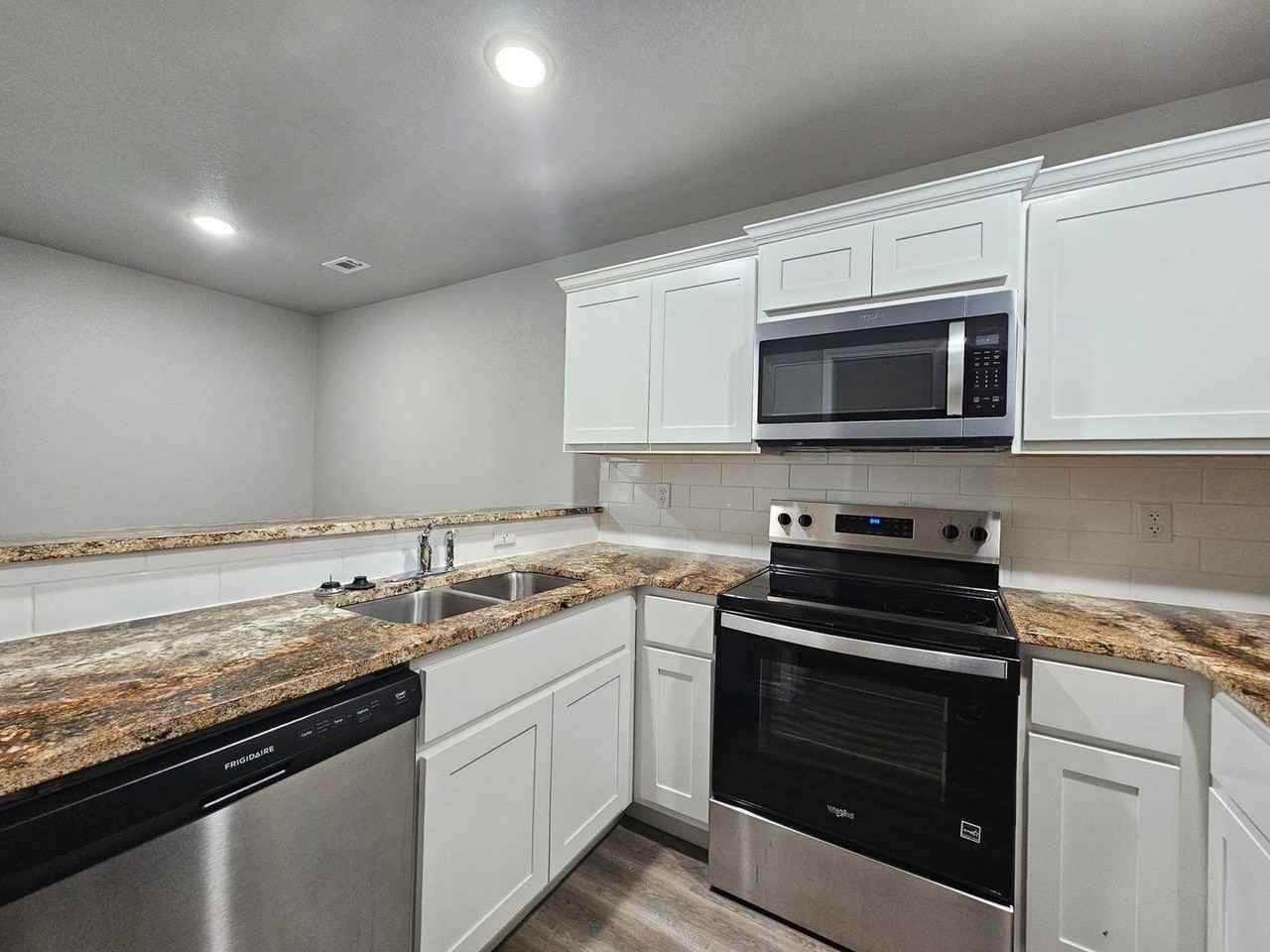230 N Mary Jo Dr - Photo 5 of 27