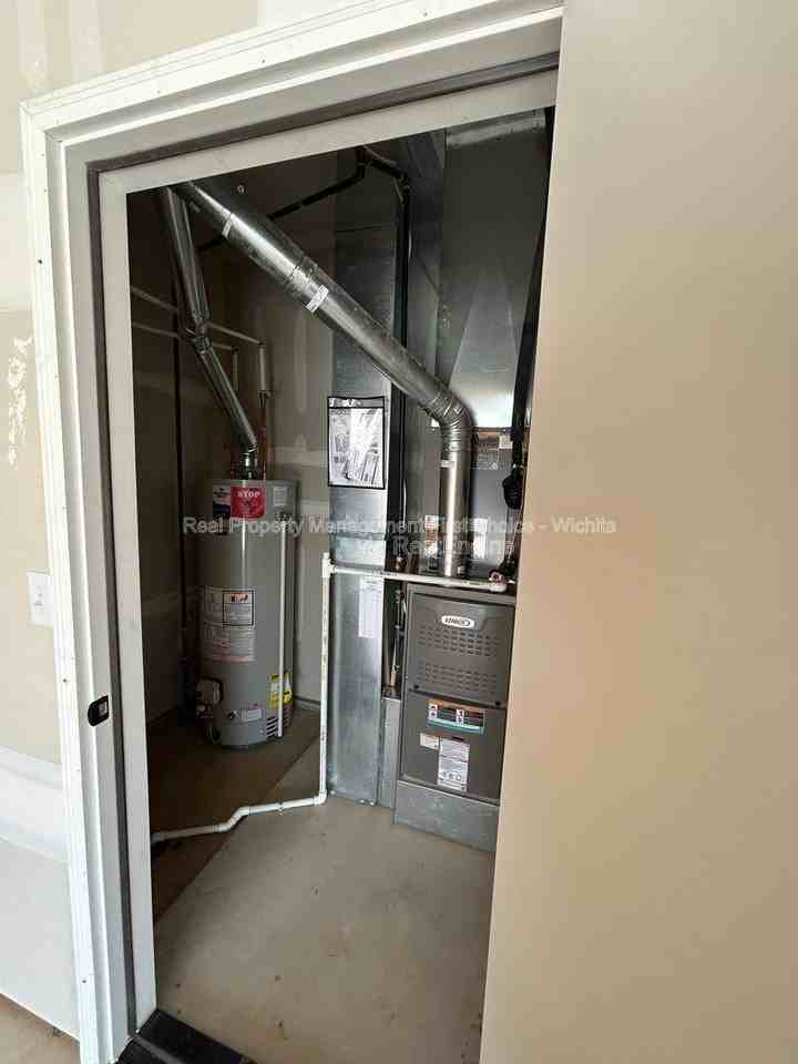 136 N Gowen St - Photo 3 of 10