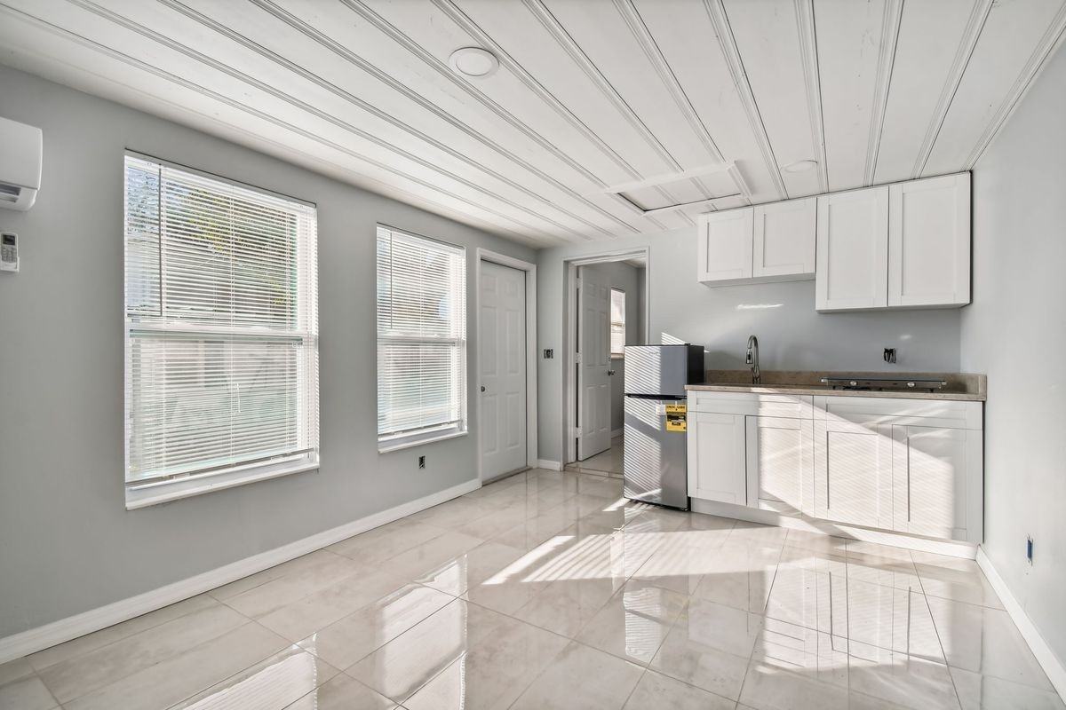 39041 Manor Dr - Photo 2 of 10