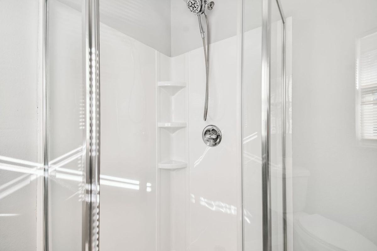 39041 Manor Dr - Photo 3 of 10