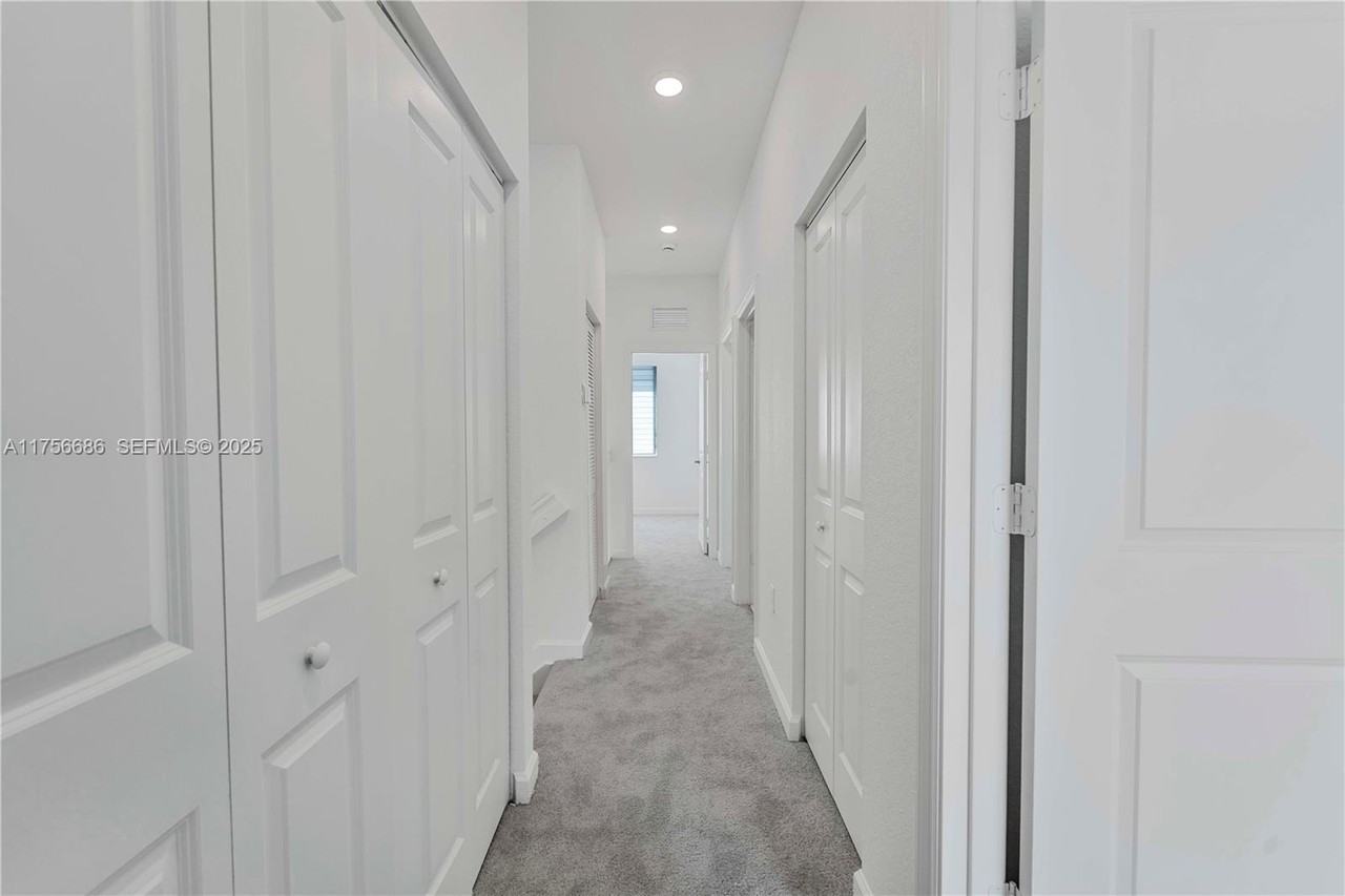 701 Southeast 13th Street Circle - Photo 2 of 24