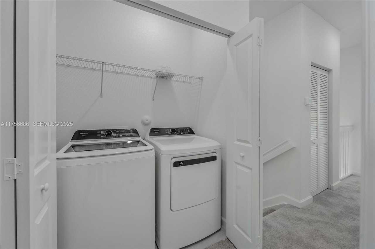 701 Southeast 13th Street Circle - Photo 3 of 24