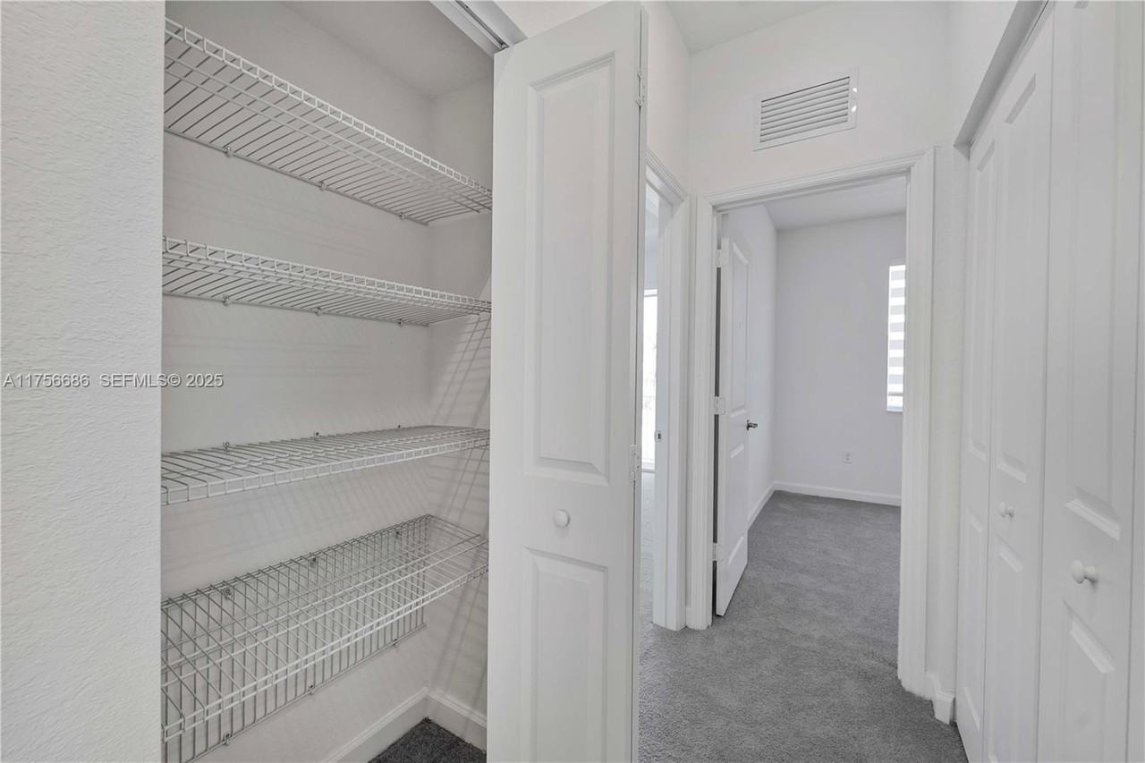 701 Southeast 13th Street Circle - Photo 5 of 24