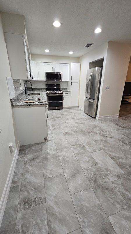 741 Fairhaven St Ne - Photo 3 of 14