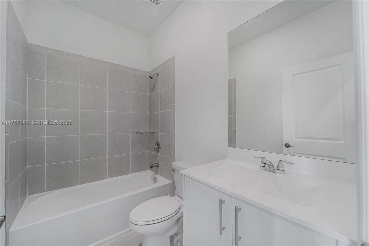 701 Southeast 13th Street Circle - Photo 6 of 24