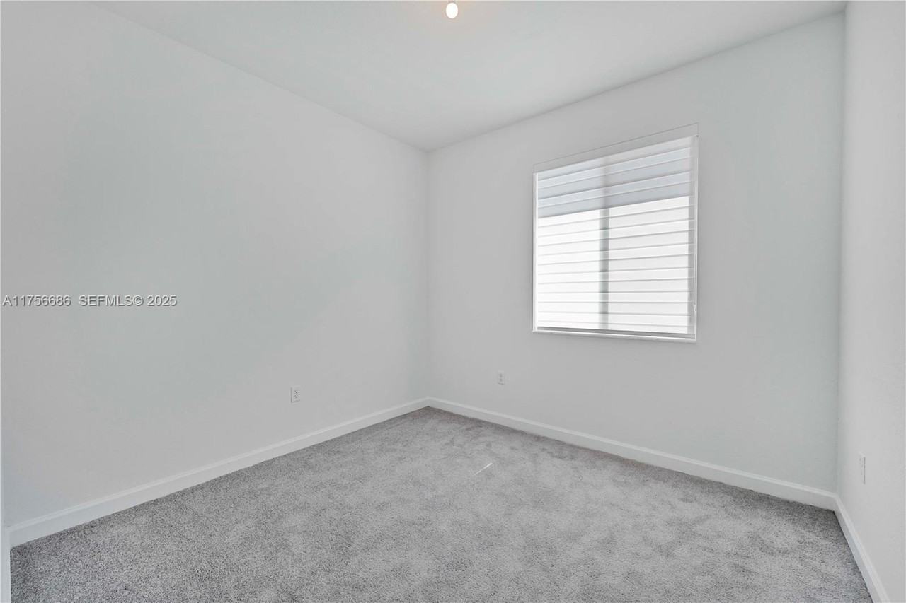 701 Southeast 13th Street Circle - Photo 7 of 24