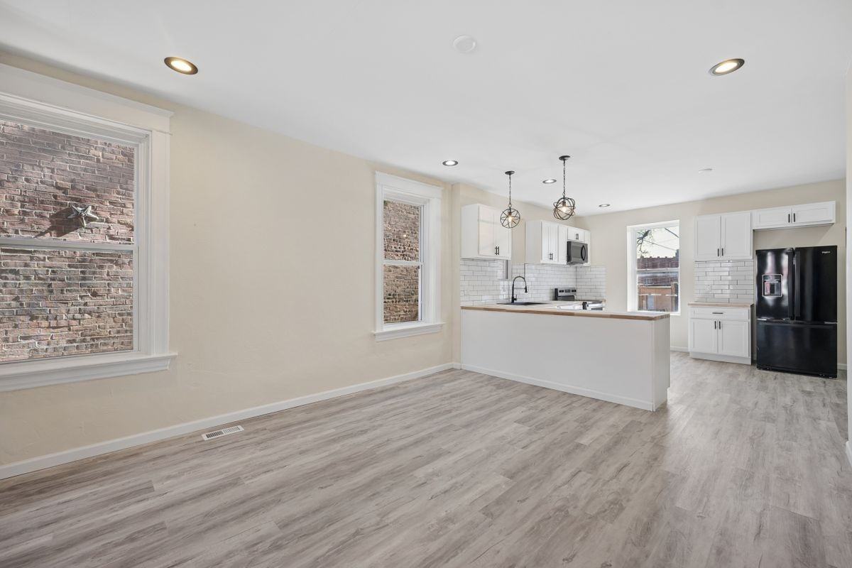 816 Mclaran Ave - Photo 3 of 16