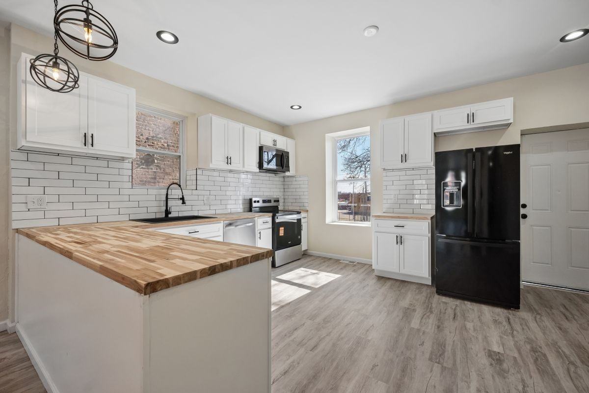 816 Mclaran Ave - Photo 4 of 16